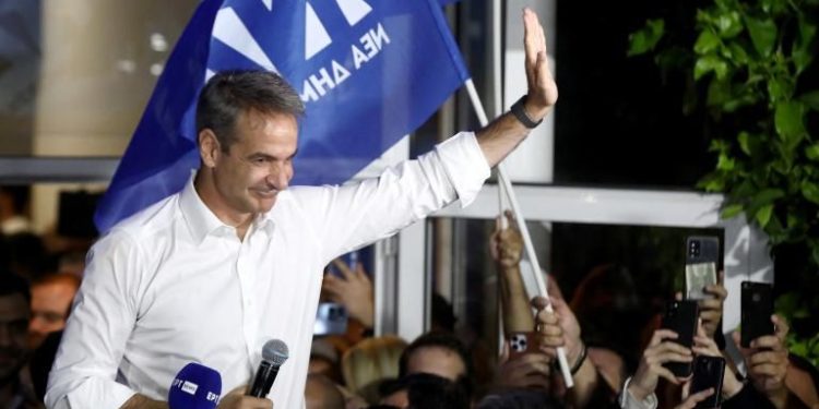 Yunanistan’da 21 Mayıs'ta yapılan genel seçimlerin sonuçsuz kalması sonrası 35 gün sonra dün yeniden yapılan seçimi, Başbakan Kiryakos Miçotakis'in lideri olduğu Yeni Demokrasi Partisi (YDP) kazandı. YDP, oyların yüzde 40,3'ünü alarak 157 milletvekili çıkardı ve Parlamento'da çoğunluğu sağladı.