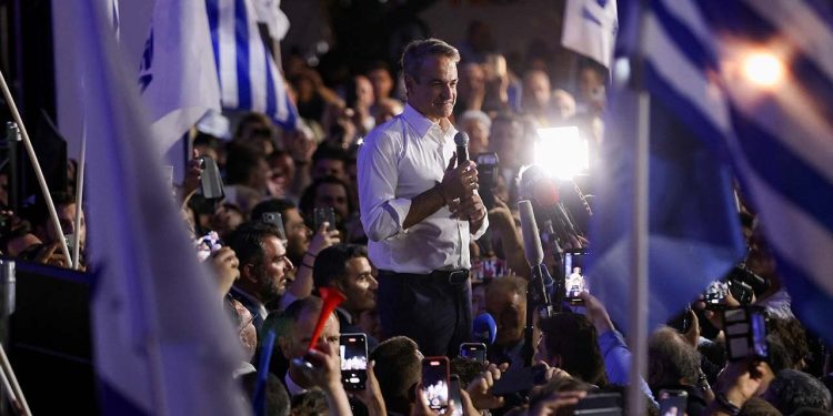 Yunanistan'da seçim: Miçotakis tek başına iktidar