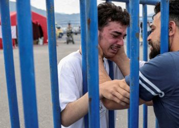 Yunanistan'daki göçmen faciası: Hayatta kalanlar Yunan Sahil Güvenliği'ni suçluyor