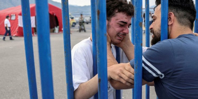 Yunanistan'daki göçmen faciası: Hayatta kalanlar Yunan Sahil Güvenliği'ni suçluyor