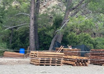 'Yürütmeyi durdurma' kararını tanımadılar: Phaselis'te çalışma sürüyor!