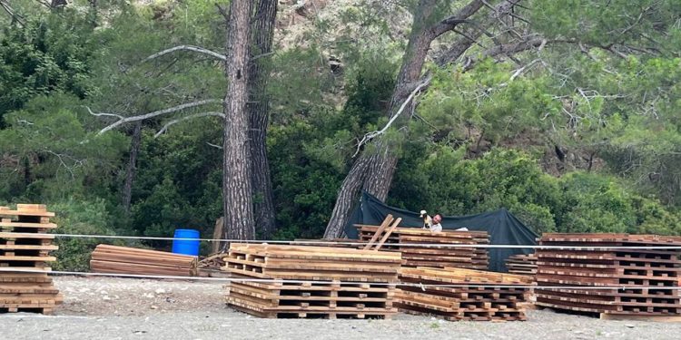 'Yürütmeyi durdurma' kararını tanımadılar: Phaselis'te çalışma sürüyor!