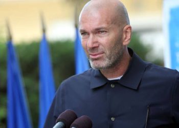 Zidane, kanserli çocuklar için çıktığı kürsüde gözyaşlarını tutamadı