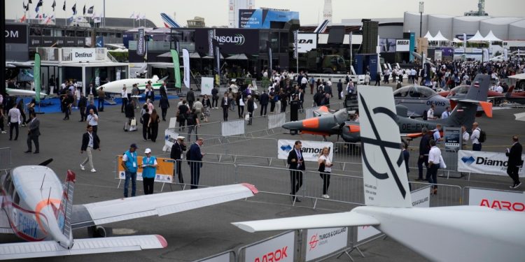 Dünyanın en büyük havacılık fuarı “Paris Air Show” yapılıyor