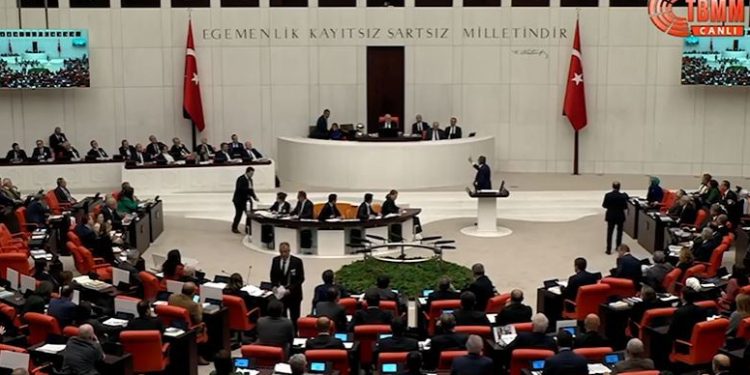 ‘Meclis’te Hizbullah istemiyoruz’ paylaşımı yapan memur açığa alındı