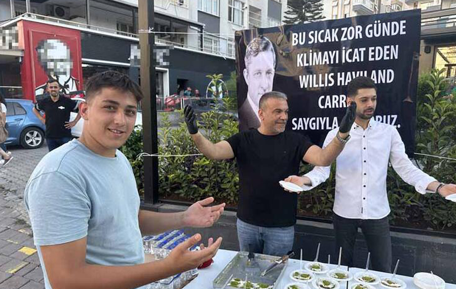 ‘Güneşe ateş etmeyin’ uyarısı yapılmıştı! Sıcağın başkenti Adana’da klimanın mucidi dualarla anıldı