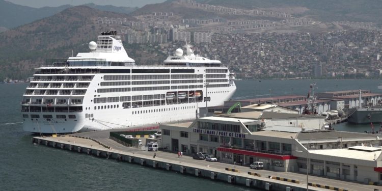Alsancak Limanı’nın satılmasına CHP’den tepki, ihracatçılardan ‘şeffaflık’ şartıyla destek