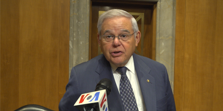 Senatör Menendez’in Türkiye’ye F-16 satışına itirazları sürüyor