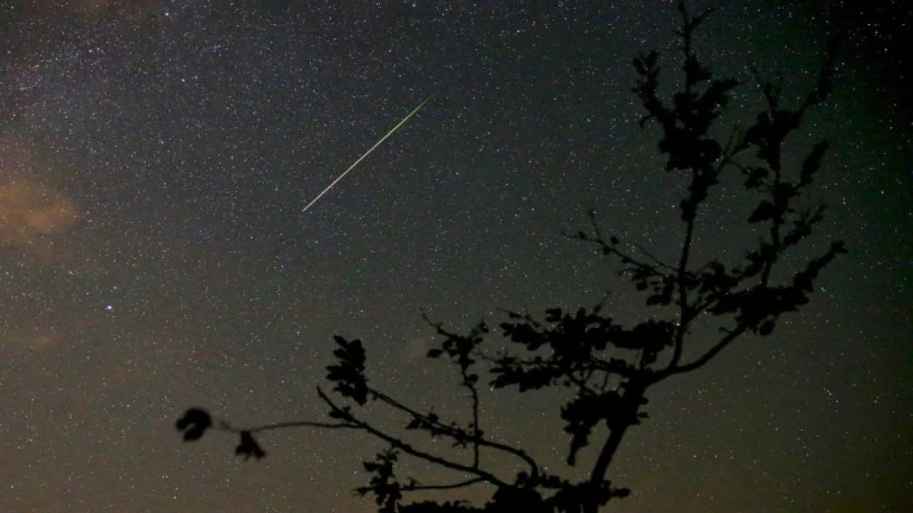 100 milyonda bir olasılık gerçek oldu: Terasında kahve içen kadının üzerine meteor düştü