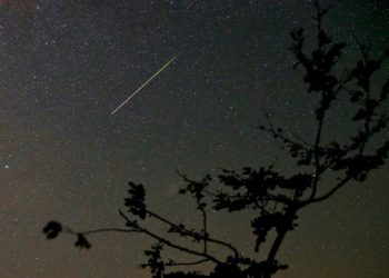 100 milyonda bir olasılık gerçek oldu: Terasında kahve içen kadının üzerine meteor düştü