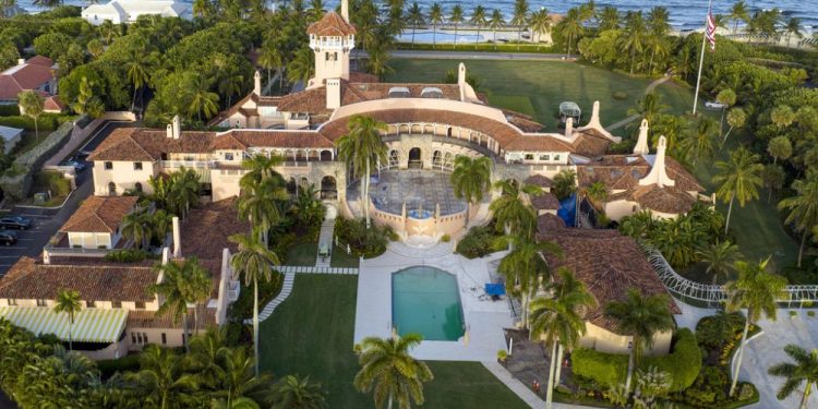 Trump, Florida’daki evinde güvenlik kamerası kayıtlarını sildirmekle suçlanıyor