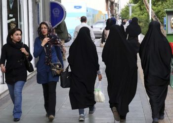İran’da ahlak polisi geri döndü, başörtüsü denetimleri artacak