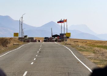 Dağlık Karabağ’da gerilim: Azerbaycan Rusya’yı suçladı; Moskova üçlü zirve önerdi