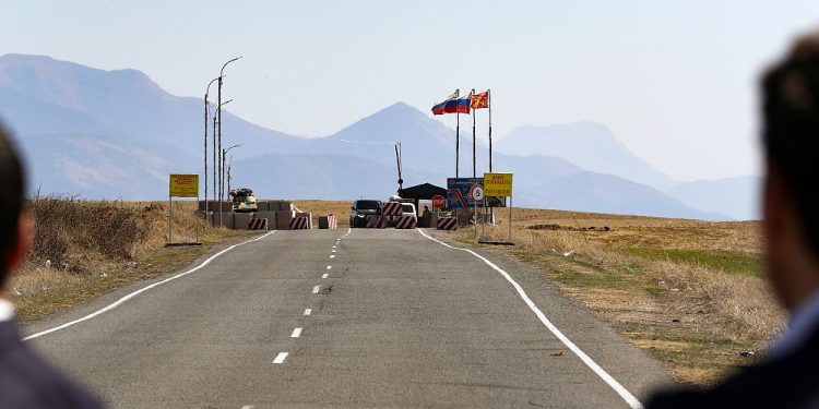 Dağlık Karabağ’da gerilim: Azerbaycan Rusya’yı suçladı; Moskova üçlü zirve önerdi