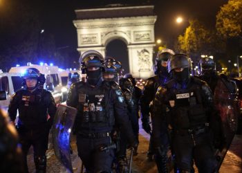 Fransa’da şiddet olayları beşinci gününde de devam etti; İran Fransa’ya ‘itidal’ çağrısı yaptı