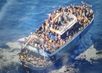 Tekne faciası: Yunan sahil güvenliği kurtulan göçmenlere sessiz kalmaları için baskı yapmış