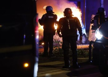 Fransa’da protestoların 4. gününde bin 300 gözaltı; Türk vatandaşlarına seyahat uyarısı yapıldı