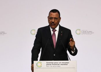Nijer Devlet Başkanı Muhammed Bazoum saray muhafızları tarafından tutuluyor