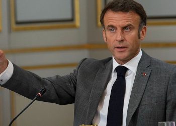 Macron: Fransa’nın son ayaklanmalardan ders çıkarması gerekiyor