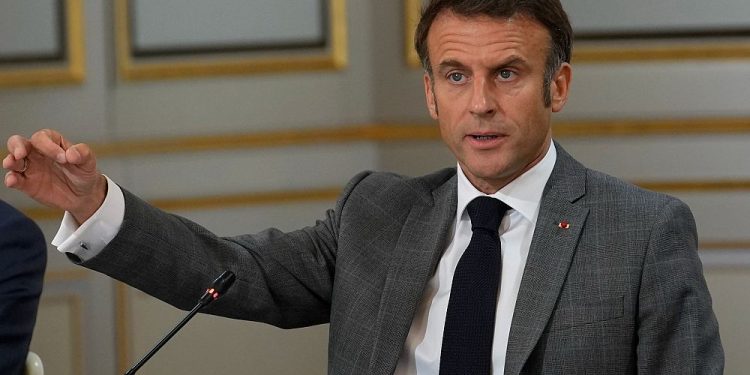 Macron: Fransa’nın son ayaklanmalardan ders çıkarması gerekiyor
