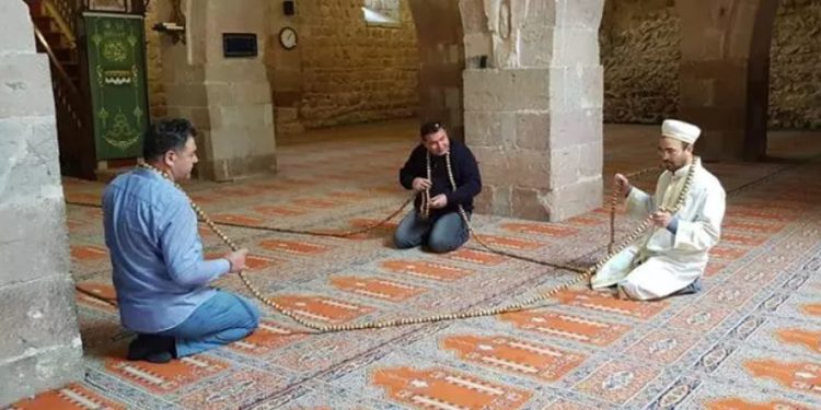 1111 taneli tespihle şifa dağıttığını iddia eden cami imamına cinsel istismar suçlaması