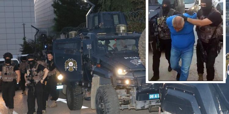 15 Temmuz ayarlı cemaat operasyonunda 40 gözaltı: Suç delili market alışveriş kartı