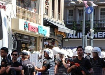 Galatasaray’da gözaltına alınan 50 kişi serbest bırakıldı