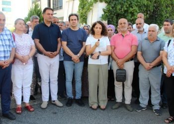 Özkan’ın evinin önünden seslendiler: Hasta tutuklular serbest bırakılsın