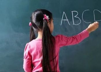 ‘İktidar ideolojisine uygun nesil yetiştirmek istiyor’