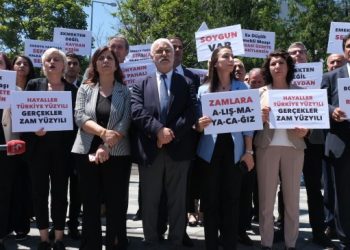 Yeşil Sol Parti’den bakanlık önünde zam protestosu | YENİLENDİ