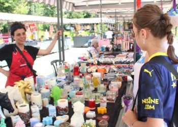 Kadınlar dayanışmayla ürettiklerini satışa sunuyor