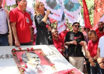 Kemal Türkler mezarı başında anıldı