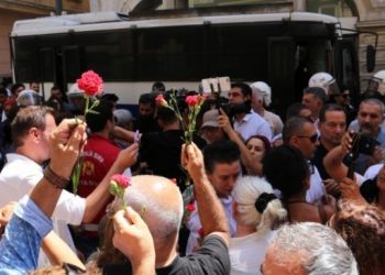 İHD, THİV, TTB: Cumartesi Anneleri’nin araç içinde bekletilmesi işkence suçu