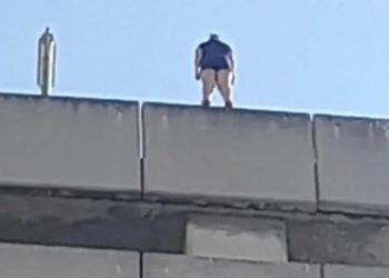 İzmir’de intihar girişimi