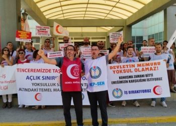 Sağlıkçılar iş bıraktı: Konuşma zamanı bitti