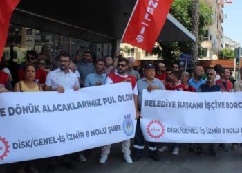 Karşıyaka Belediyesi işçileri maaşları için eylemde