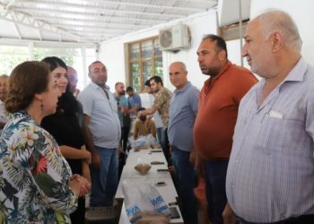 Çiftçi ve esnafın sorunlarını yerinde dinlediler