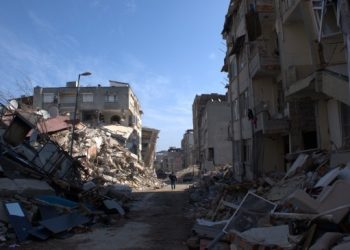 Hacettepe Üniversitesi’nden deprem raporu: Binalar elle ufalanabiliyor