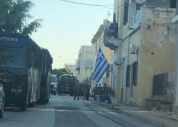 Lavrio kampına baskın: 50 Kürt ve siyasi mülteci gözaltına alındı