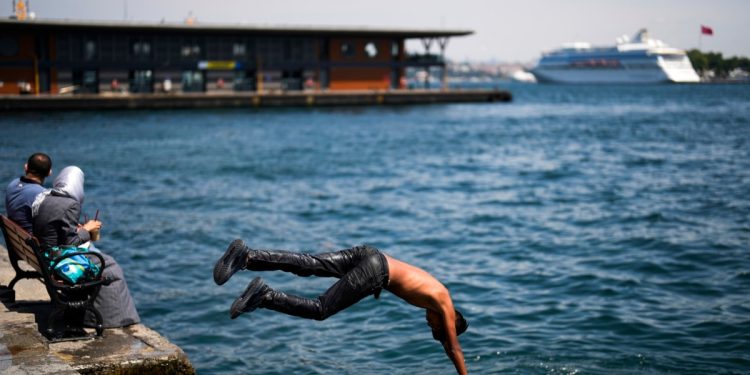 “Aşırı sıcaklar Akdeniz, Kuzey Afrika, Ortadoğu ve Türkiye’de iki hafta daha sürecek”