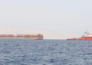 ABD Donanması: İran Hürmüz Boğazı'nda iki tankere el koymak istedi, birine ateş açtı