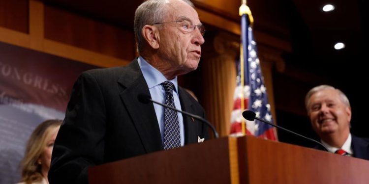 ABD'li Senatör, Biden aleyhinde rüşvet iddiasına yer veren FBI belgesini paylaştı