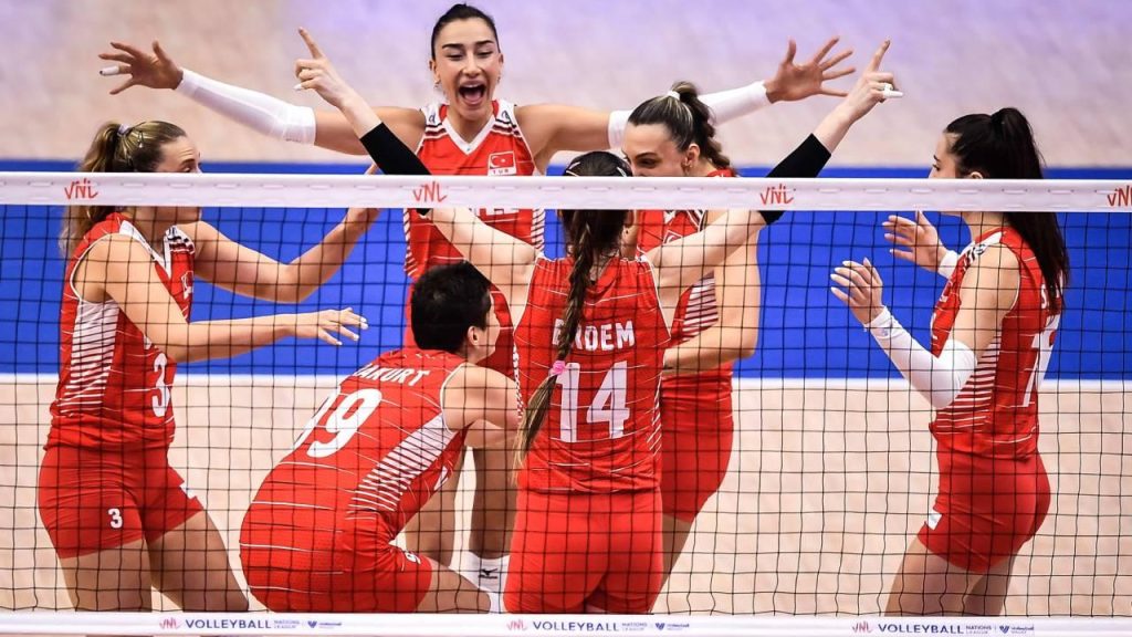 ABD'yi deviren Kadın Voleybol Milli Takımı finale yükseldi