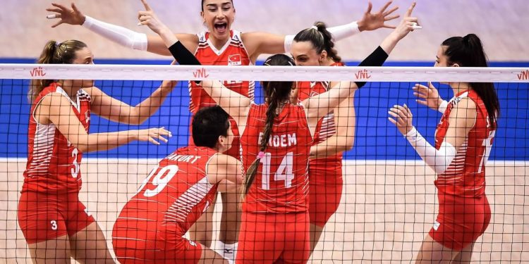 ABD'yi deviren Kadın Voleybol Milli Takımı finale yükseldi
