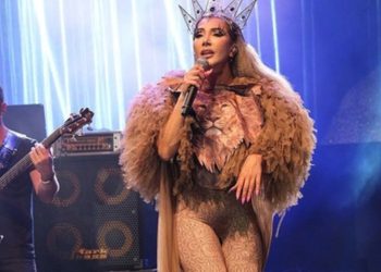 AKP'li belediye, gericilerin hedef aldığı Hande Yener'in konserini iptal etti