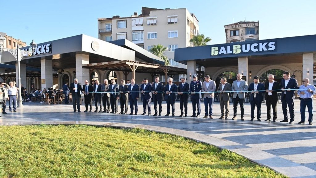 AKP'li belediye kahve dükkanı Balbucks'ı deprem toplanma alanına yapmış