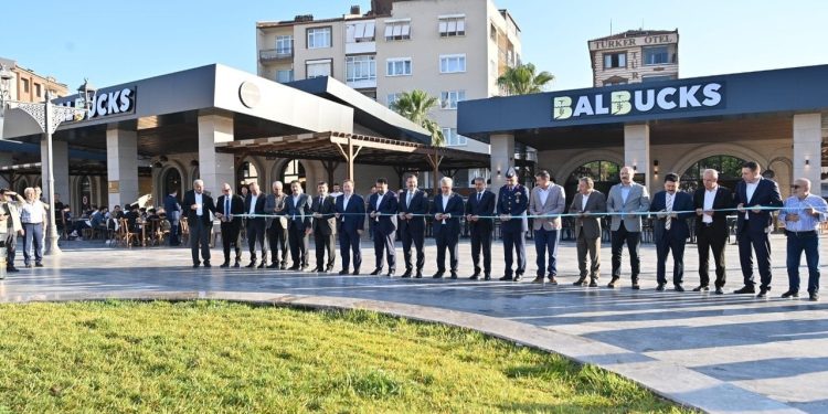 AKP'li belediye kahve dükkanı Balbucks'ı deprem toplanma alanına yapmış