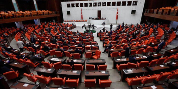 AKP'nin torba yasasında yüzde 25 kira artış sınırı ve hükümlülerin tahliyesi var