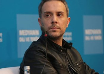 AKP'ye yakın gazeteci: Artık şapkayı önümüze koyup konuşmalıyız
