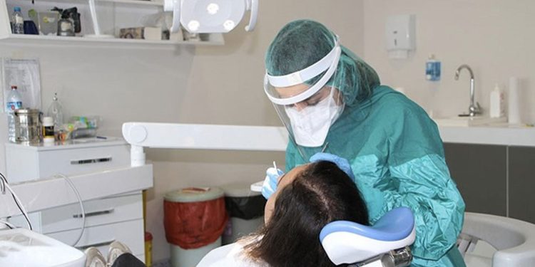 Ağız ve diş sağlığında kriz: Hastalara beş yıl sonraya randevu